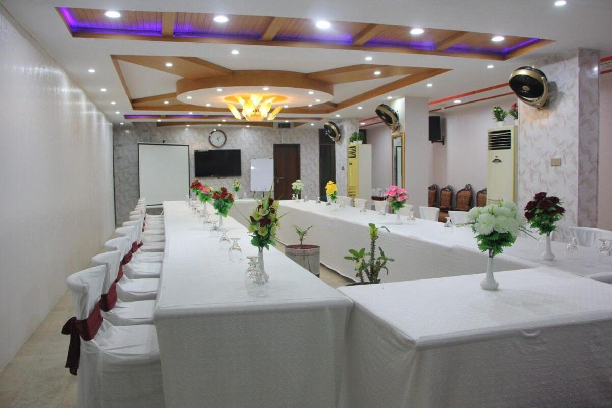 Hotel The Leschanze Lahore Esterno foto