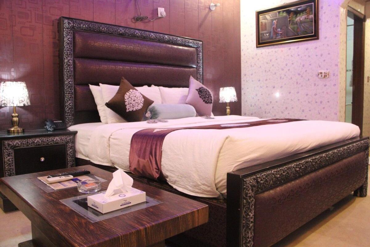 Hotel The Leschanze Lahore Esterno foto