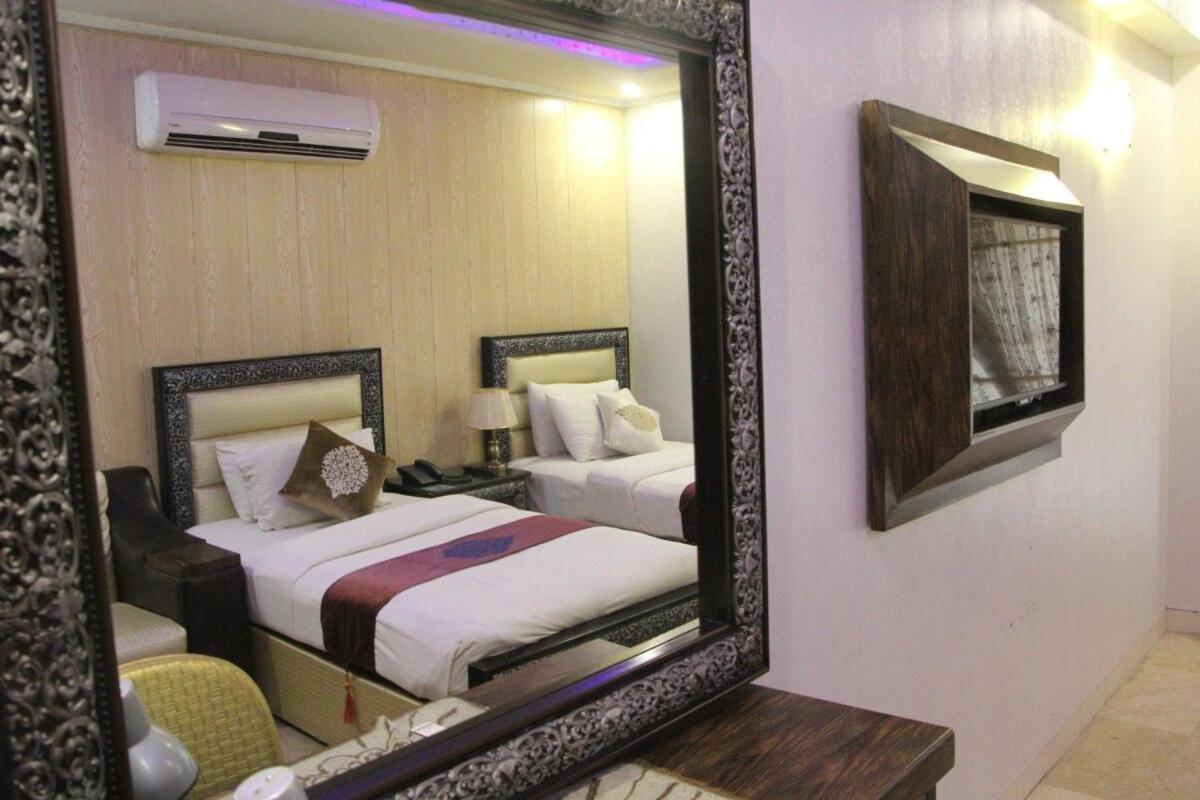 Hotel The Leschanze Lahore Esterno foto