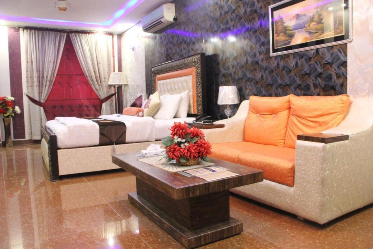 Hotel The Leschanze Lahore Esterno foto